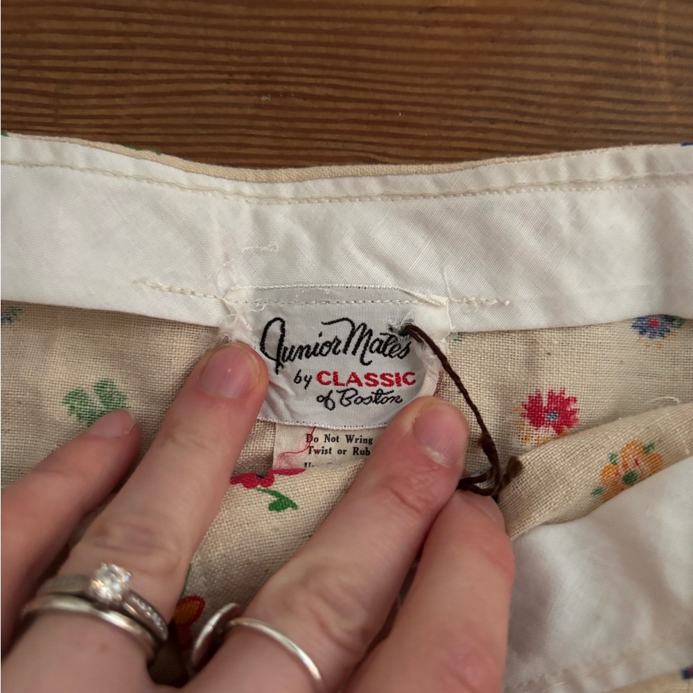 Classic Cream Floral Button-Front A-Line Skirt - Picture 2 of 4